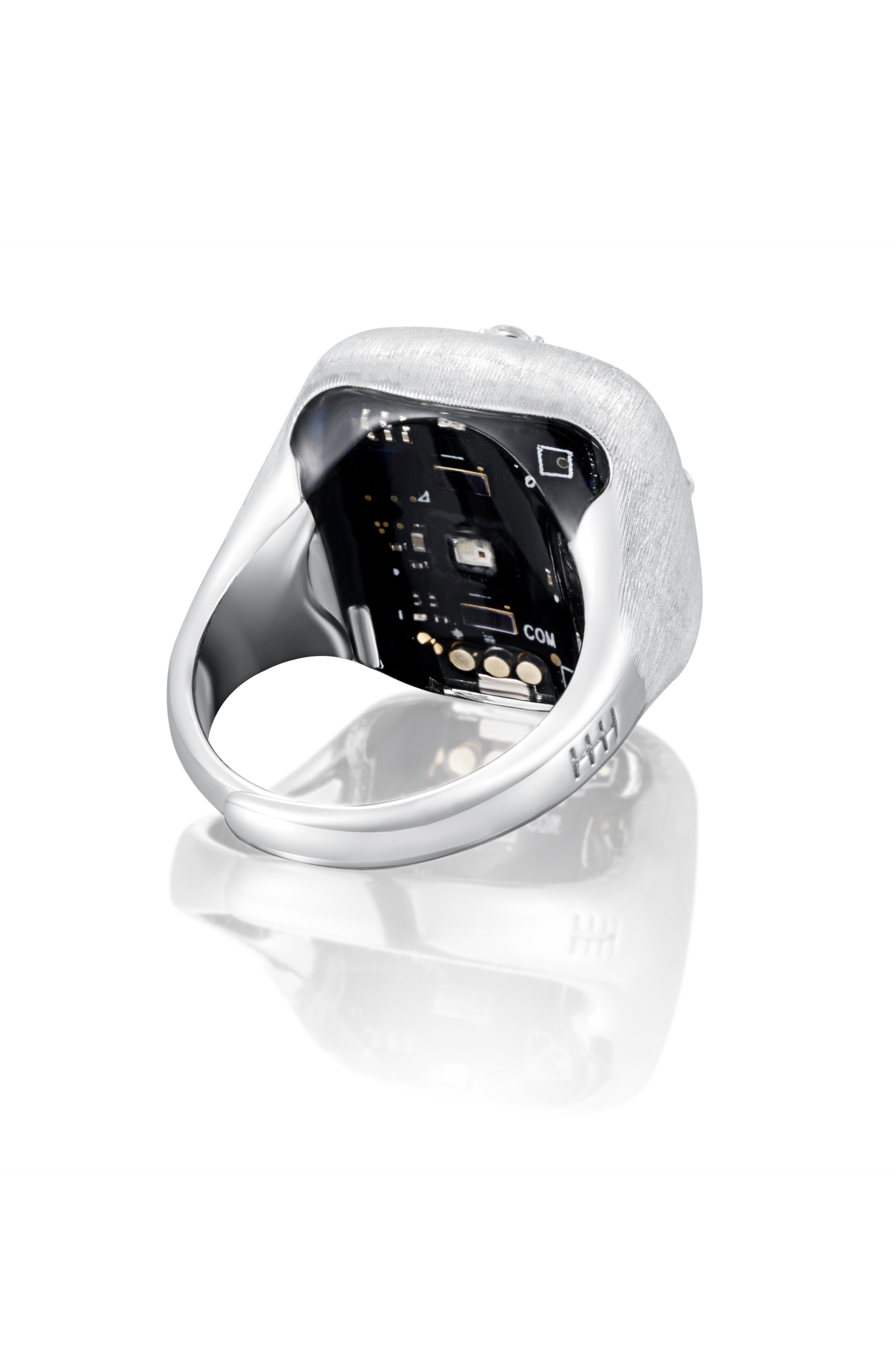 WUJI silver-tone lifestyle scene